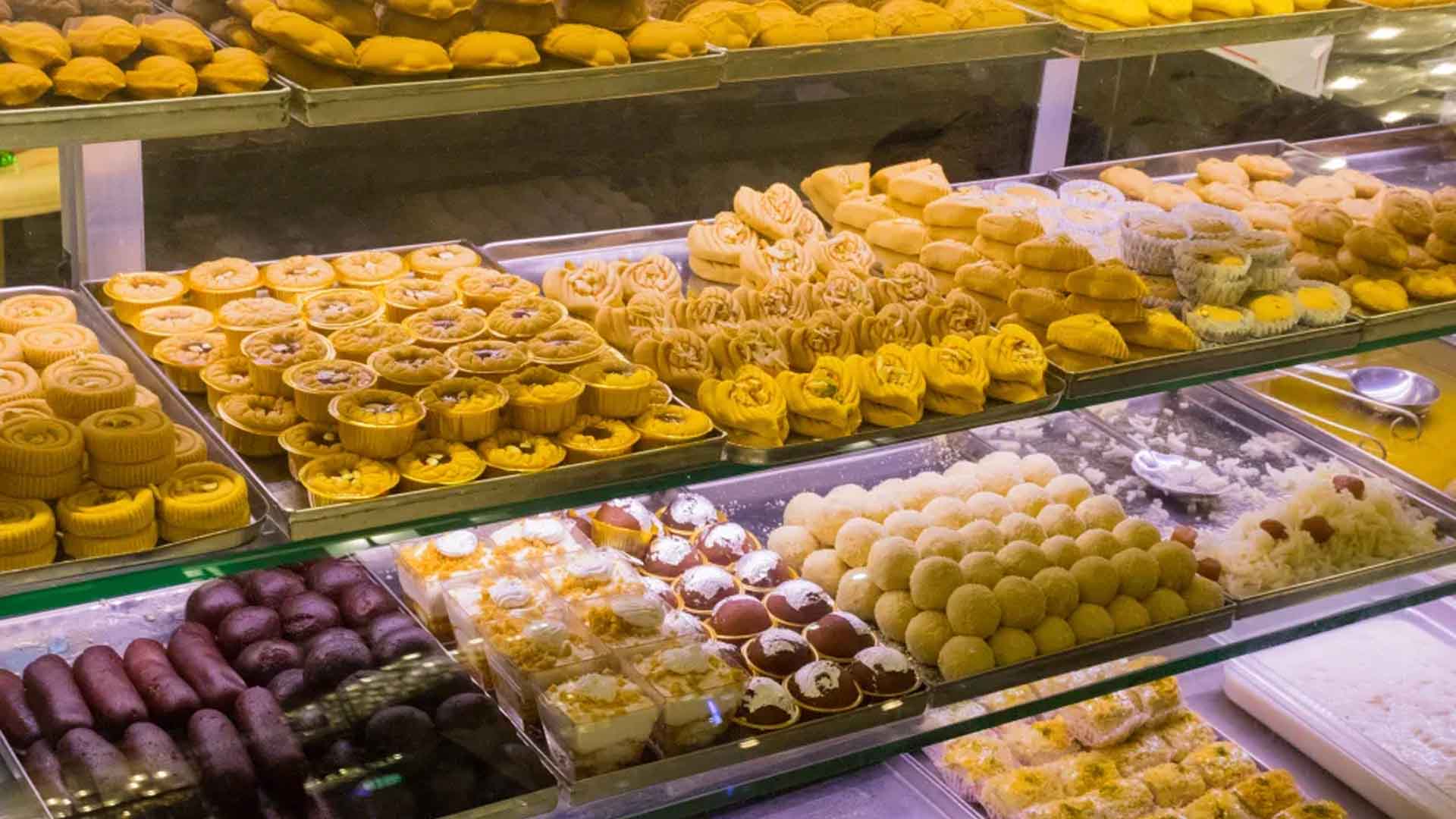 iconic sweet shops, ডায়াবেটিস, Kolkata : কলকাতার ১৪ টি দর্শনীয় স্থান, যেখানে না গেলে বাকি থেকে যায় এই শহরকে চেনা!